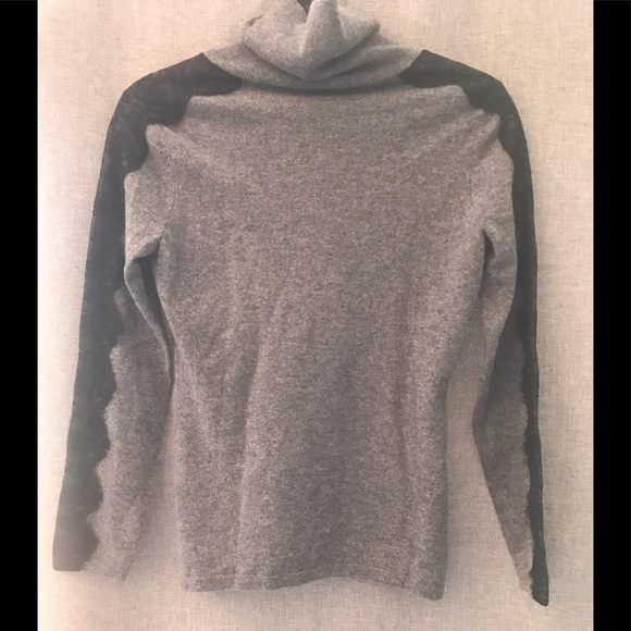 Neiman Marcus Sweaters - Neiman Marcus Cashmere Turtle Neck Sweater, small